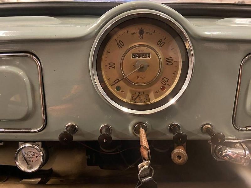 Begagnad Morris Minor 38 HK (27 kW) 1961 Ljusgrå Sedan