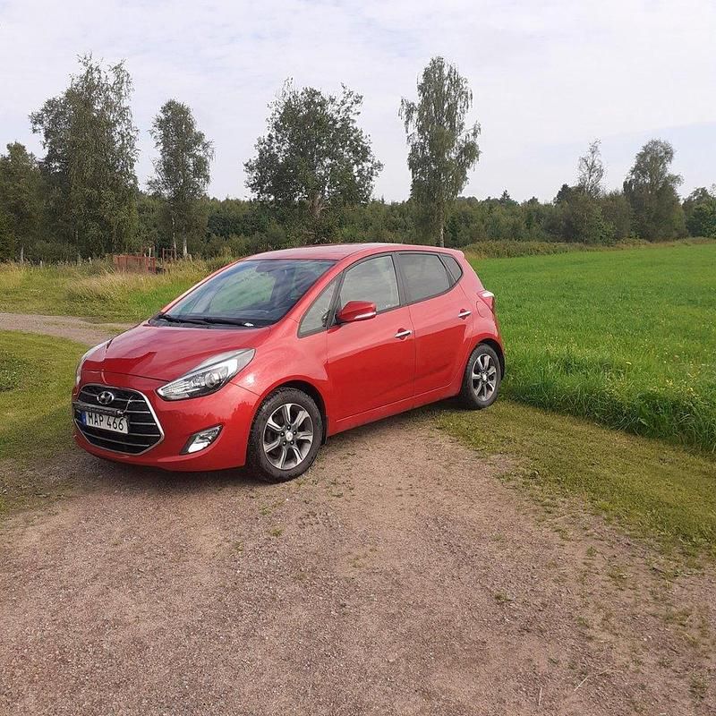 Röd Begagnad 2016 Hyundai ix20 Minibuss | 80 000 kr (Marknadspris) - Bild 1/3