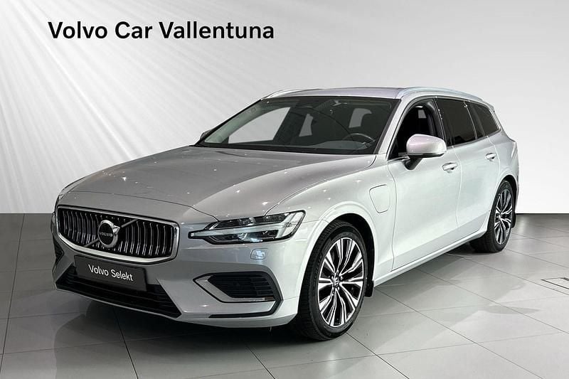 Silver Begagnad 2022 Volvo V60 Core Kombi | 349 900 kr (Marknadspris) - Bild 1/3