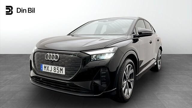 Svart Begagnad 2023 Audi Q4 Sportback e-tron Advanced Plus SUV | 479 000 kr (Marknadspris) - Bild 1/4