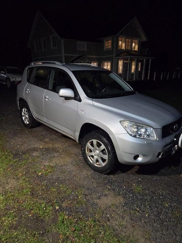Begagnad 2008 Toyota RAV4 SUV | 43 000 kr (Marknadspris) - Bild 1/1