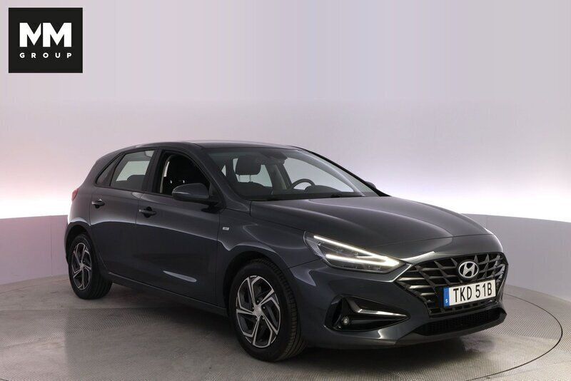 Grå Begagnad 2022 Hyundai i30 Advanced Halvkombi | 189 900 kr (Marknadspris) - Bild 1/4