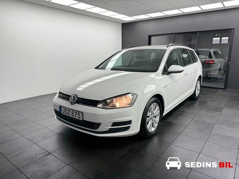Vit Begagnad 2015 VW Golf VII Kombi | 84 900 kr (Marknadspris) - Bild 1/3