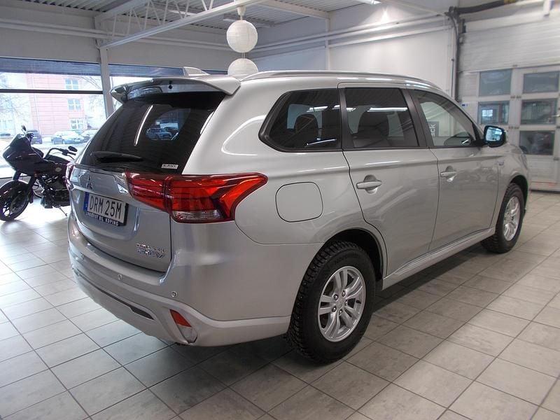 Begagnad Mitsubishi Outlander P-HEV 2019 Silver