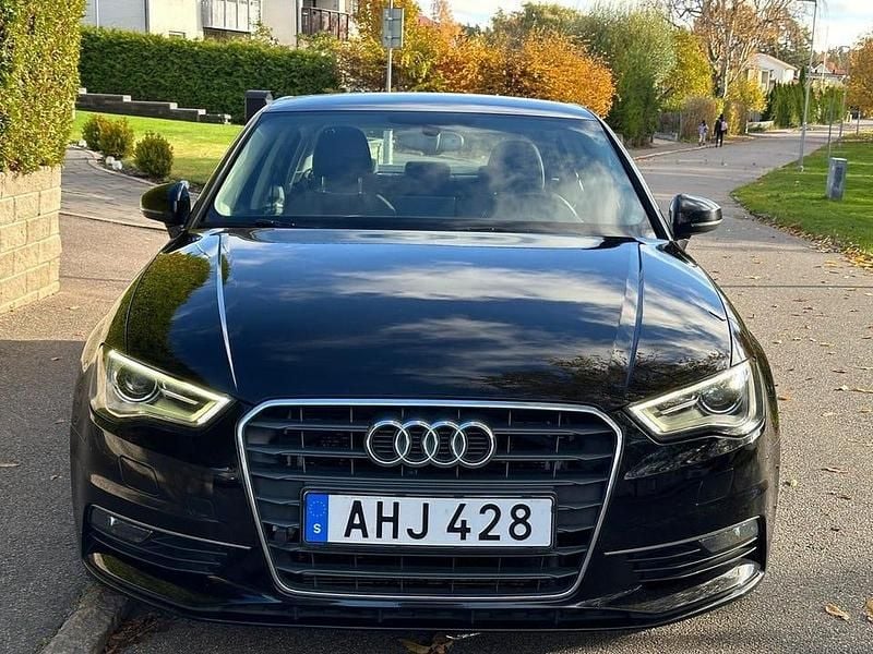 Begagnad Audi A3 Ambition 125 HK (91 kW) 2013 Svart Sedan