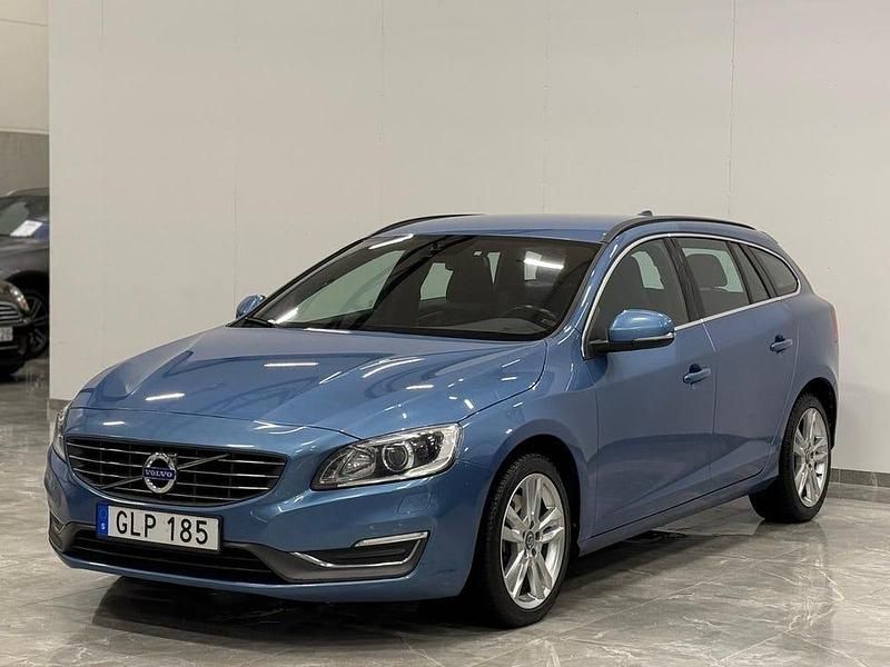 Begagnad Volvo V60 Momentum 181 HK (133 kW) 2014 Blå Kombi