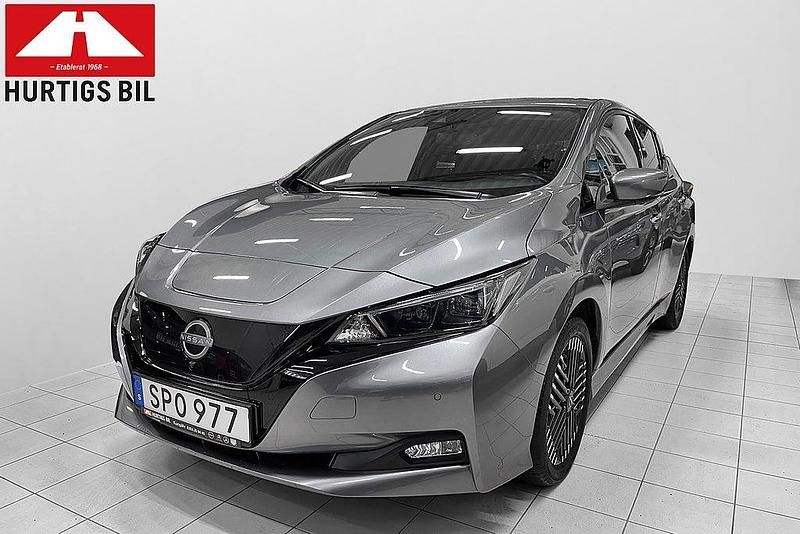 Grå Begagnad 2022 Nissan Leaf N-Connecta Halvkombi | 199 900 kr (Lite dyr) - Bild 1/4