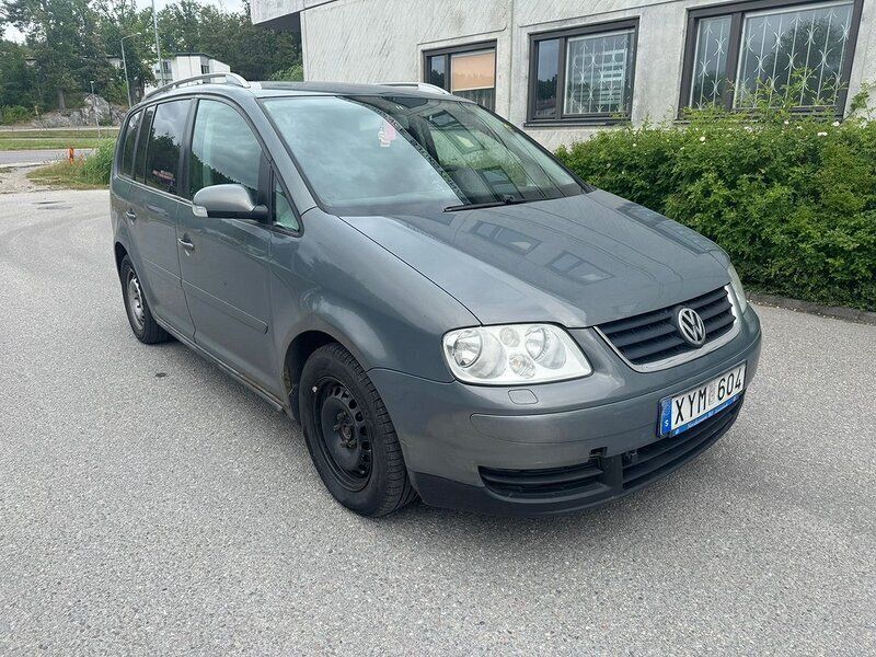 Grå Begagnad 2006 VW Touran Trendline Minibuss | 19 900 kr - Bild 1/4