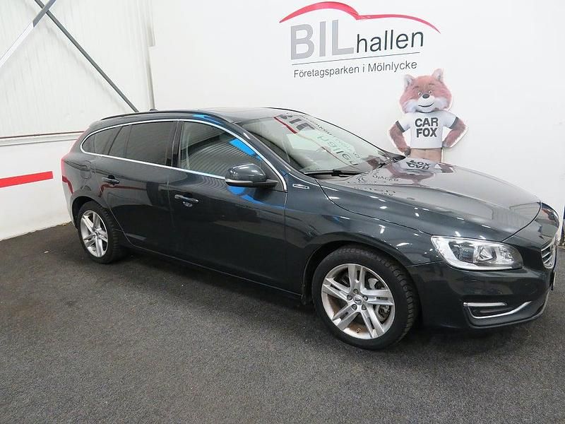 Begagnad Volvo V60 Momentum 231 HK (169 kW) 2017 Grå Kombi