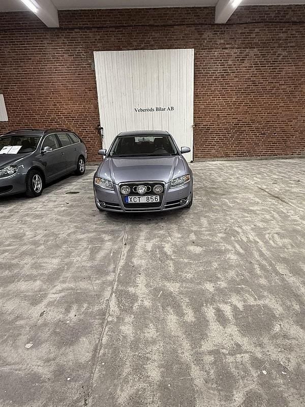 Silver Begagnad 2005 Audi A4 Comfort Sedan | 29 900 kr (Marknadspris) - Bild 1/4