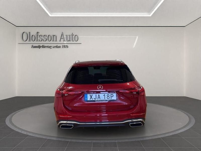 Begagnad Mercedes C300 AMG Line Premium Plus 313 HK (230 kW) 2023 Röd