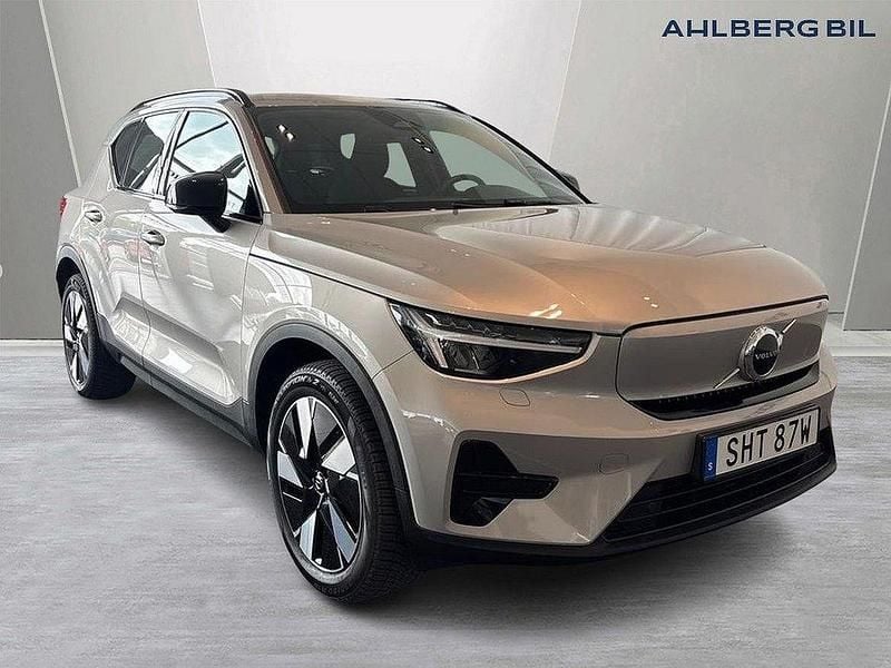 Silver Begagnad 2023 Volvo XC40 Core SUV | 464 500 kr - Bild 1/3