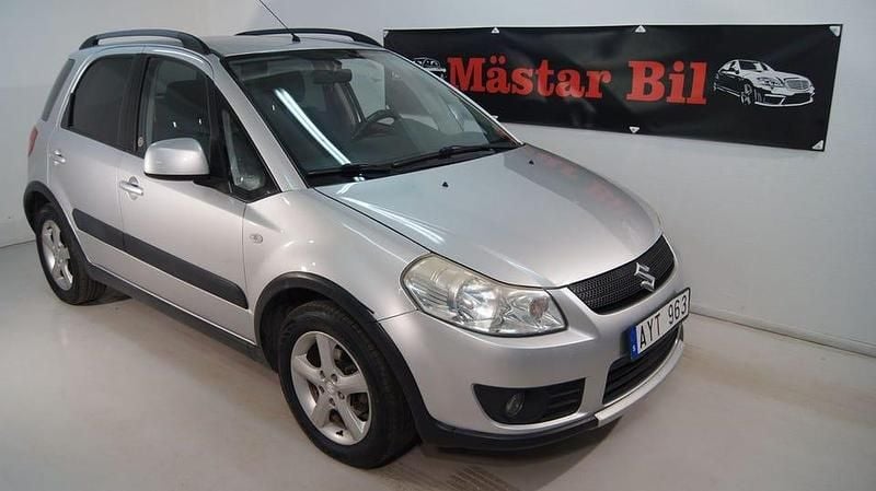 Silver Begagnad 2006 Suzuki SX4 Halvkombi | 44 900 kr (Marknadspris) - Bild 1/4