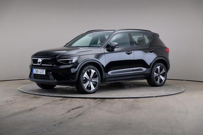 Svart (black (solid)) Begagnad 2023 Volvo XC40 Core SUV | 329 000 kr - Bild 1/4