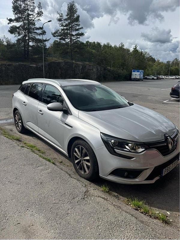 Silver Begagnad 2017 Renault Mégane GrandTour Kombi | 125 000 kr (Bra pris) - Bild 1/4