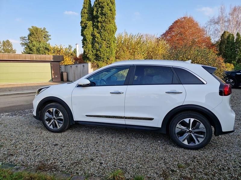 Begagnad 2021 Kia e-Niro SUV | 228 000 kr (Bra pris) - Bild 1/4
