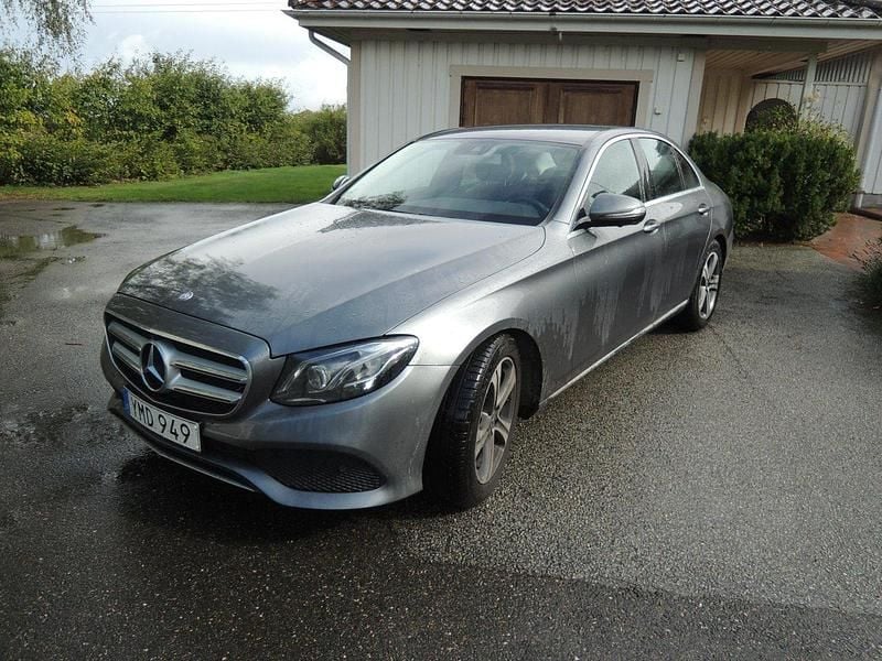 Grå Begagnad 2017 Mercedes E220 Avantgarde Sedan | 255 000 kr (Superpris) - Bild 1/1