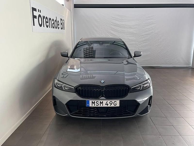 Begagnad BMW 330e M Sport 184 HK (135 kW) 2024 Grå Sedan