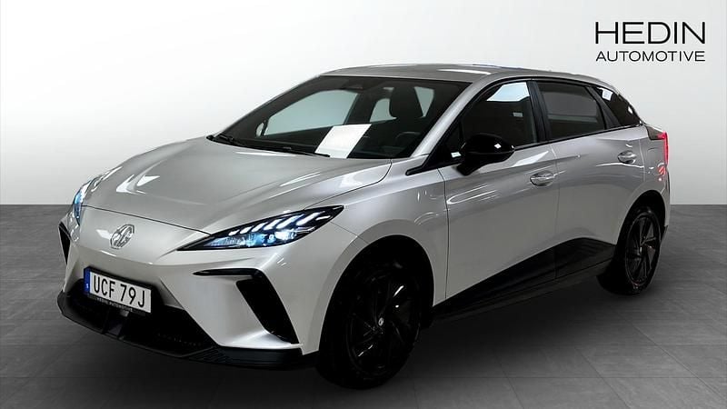Grå (grey) Begagnad 2023 MG MG4 EV Halvkombi | 244 900 kr (Marknadspris) - Bild 1/4