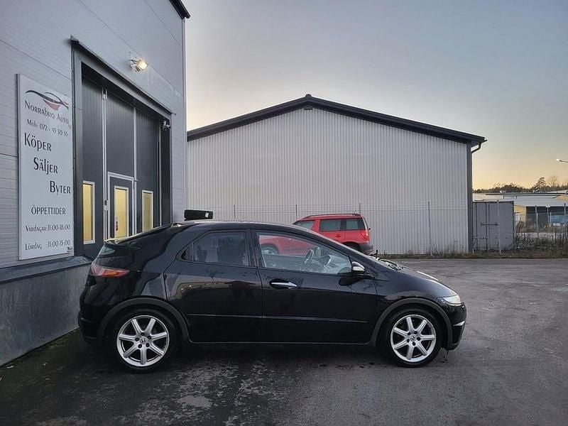 Begagnad Honda Civic Sport 140 HK (102 kW) 2008 Svart Halvkombi