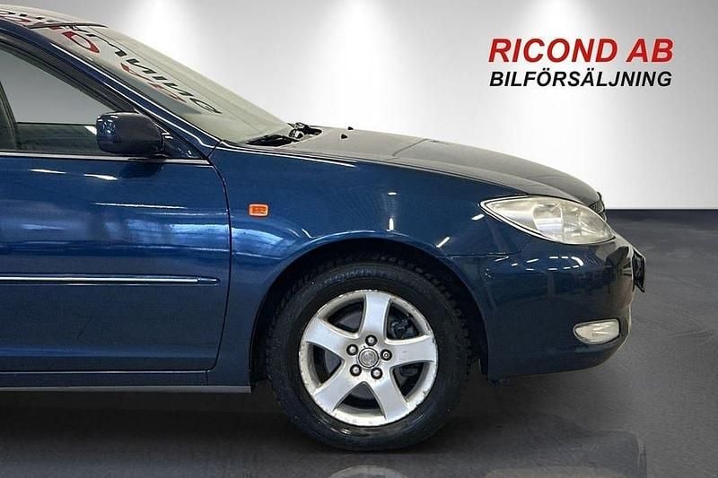 Begagnad Toyota Camry 186 HK (136 kW) 2001 Mörkblå Sedan
