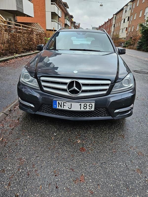 Begagnad 2013 Mercedes C220 Avantgarde Kombi | 170 000 kr (Dyr) - Bild 1/4