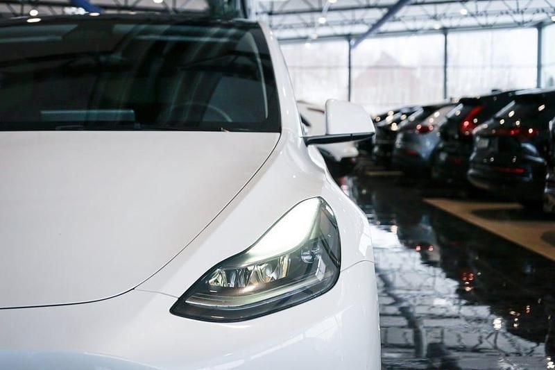 Begagnad Tesla Model Y Long Range AWD 378 kW (514 HK) 2022 Vit SUV