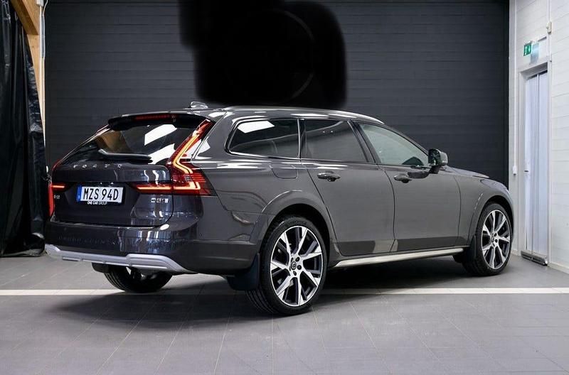 Begagnad Volvo V90 CC 240 HK (176 kW) 2021 Kombi