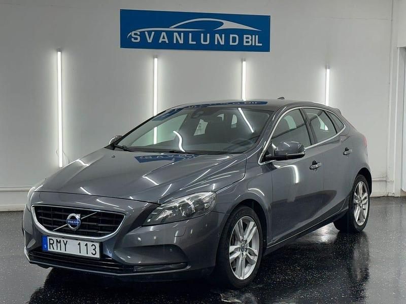 Grå Begagnad 2012 Volvo V40 Momentum Kombi | 129 800 kr (Lite dyr) - Bild 1/4