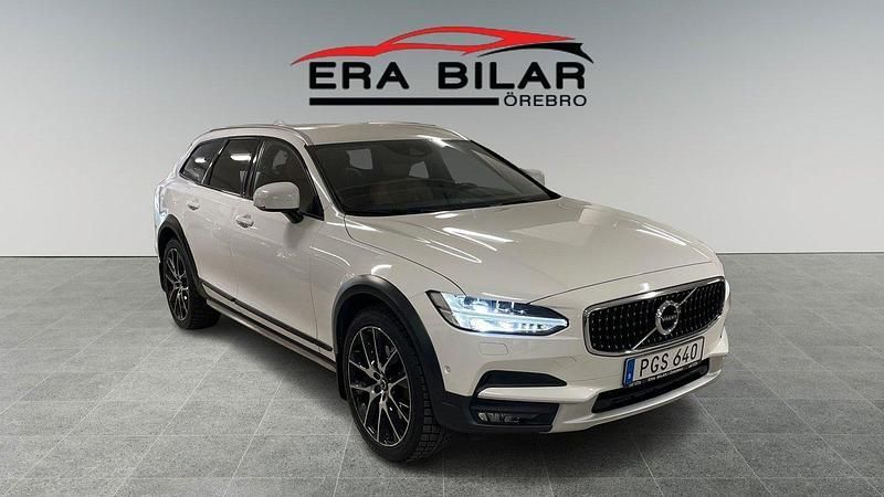 Vit Begagnad 2017 Volvo V90 CC Inscription Kombi | 279 900 kr (Marknadspris) - Bild 1/4