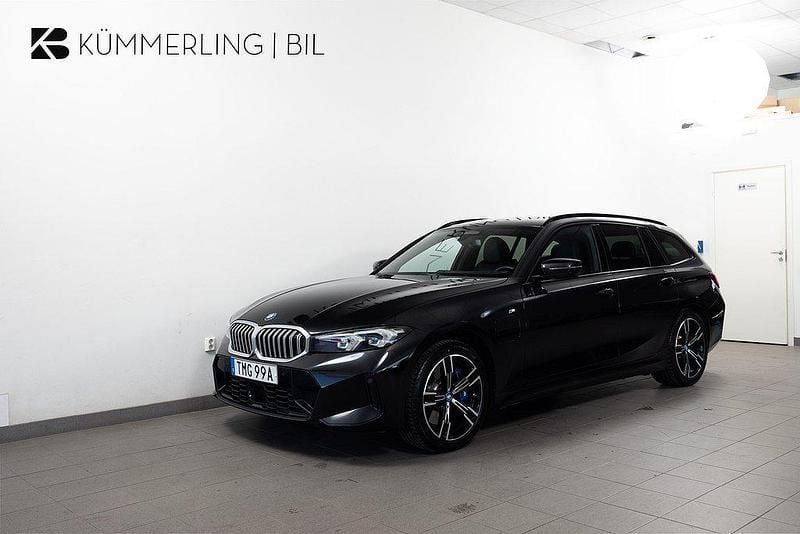 Svart Begagnad 2023 BMW 330e M Sport Kombi | 459 900 kr (Superpris) - Bild 1/4