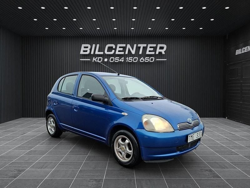 Blå Begagnad 2002 Toyota Yaris Halvkombi | 29 900 kr (Marknadspris) - Bild 1/4