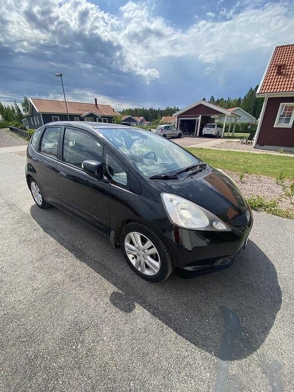 Svart Begagnad 2009 Honda Jazz Halvkombi | 42 000 kr (Lite dyr) - Bild 1/4