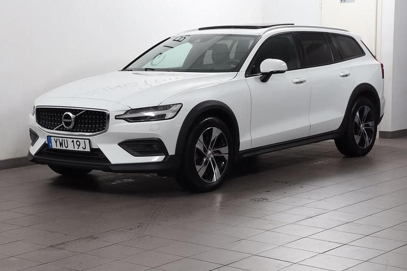 Vit Begagnad 2021 Volvo V60 CC Kombi | 324 900 kr (Marknadspris) - Bild 1/4
