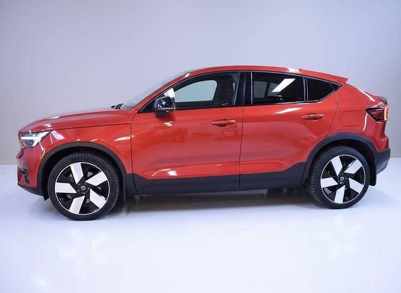 Röd Begagnad 2022 Volvo C40 SUV | 349 900 kr (Marknadspris) - Bild 1/4