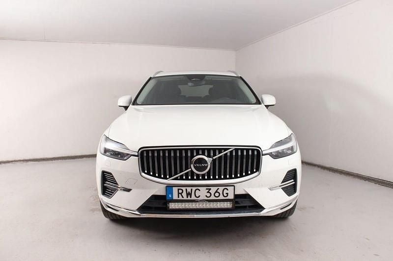 Begagnad Volvo XC60 Momentum 340 HK (250 kW) 2022 Vit SUV