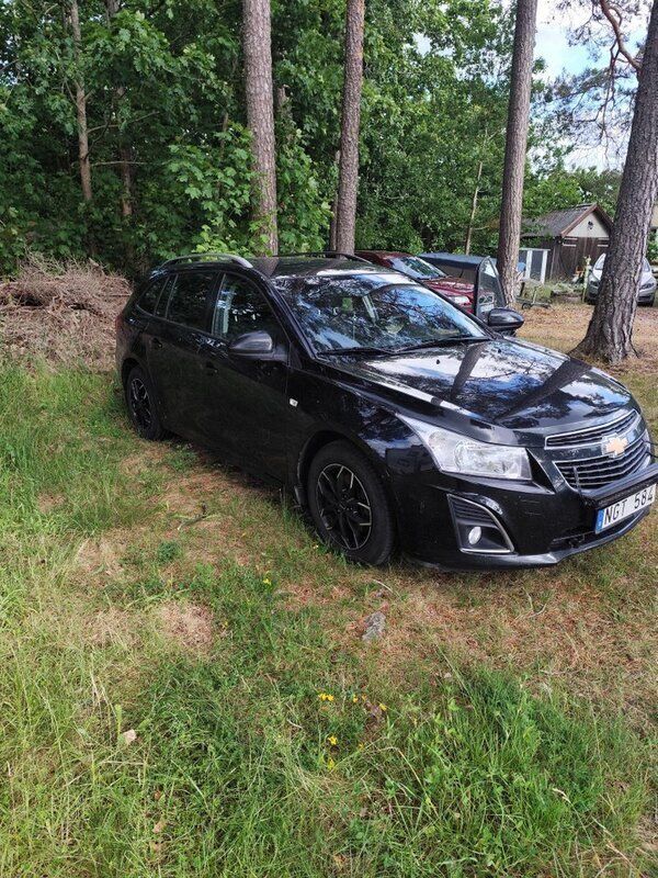 Svart Begagnad 2013 Chevrolet Cruze Kombi | 49 000 kr (Marknadspris) - Bild 1/4