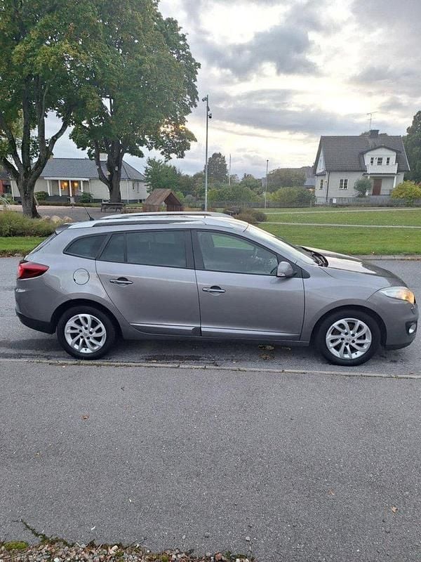 Grå Begagnad 2014 Renault Mégane GrandTour Kombi | 48 000 kr (Bra pris) - Bild 1/3