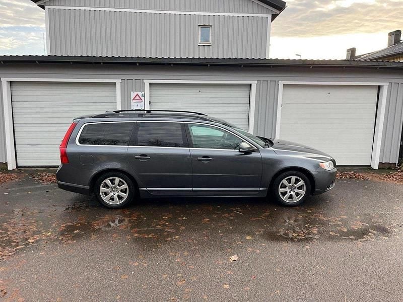 Grå Begagnad 2012 Volvo V70 Kombi | 84 000 kr (Bra pris) - Bild 1/4