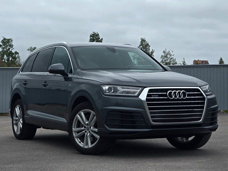 Grå Begagnad 2015 Audi Q7 S-Line SUV | 289 999 kr (Marknadspris) - Bild 1/4