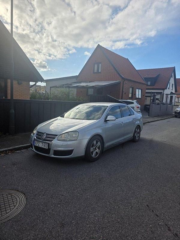 Silver Begagnad 2006 VW Jetta Comfortline Sedan | 15 000 kr (Marknadspris) - Bild 1/4