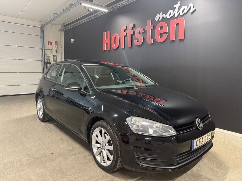 Svart Begagnad 2014 VW Golf VII Halvkombi | 99 900 kr (Marknadspris) - Bild 1/4