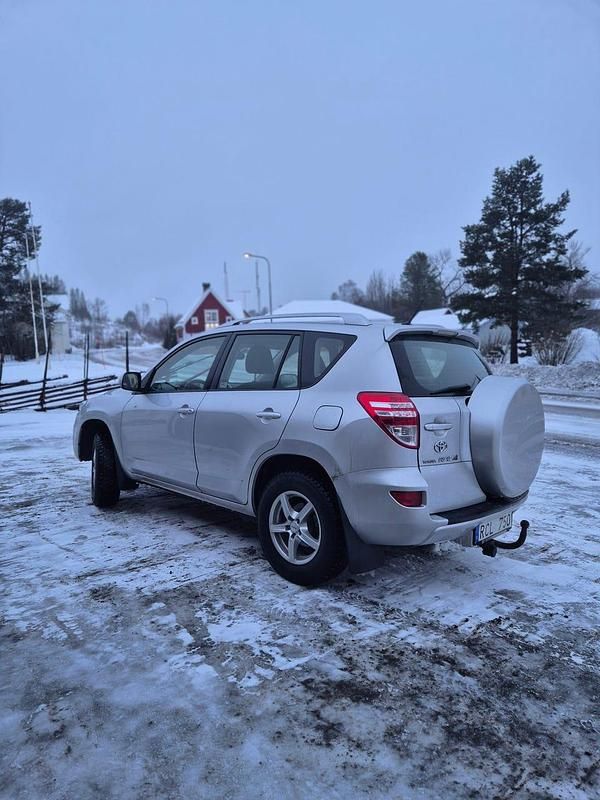 Begagnad 2012 Toyota RAV4 SUV | 55 000 kr (Marknadspris) - Bild 1/4