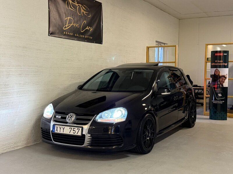 Svart Begagnad 2007 VW Golf V R Halvkombi | 139 900 kr - Bild 1/4