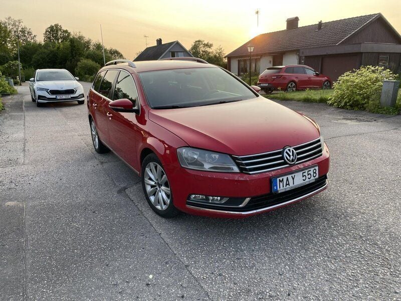 Röd Begagnad 2012 VW Passat Kombi | 47 000 kr (Superpris) - Bild 1/4