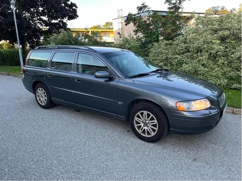 Grå Begagnad 2006 Volvo V70 Kombi | 18 500 kr (Bra pris) - Bild 1/4