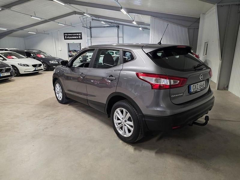 Begagnad Nissan Qashqai 116 HK (85 kW) 2016 Grå (grå metallic) SUV