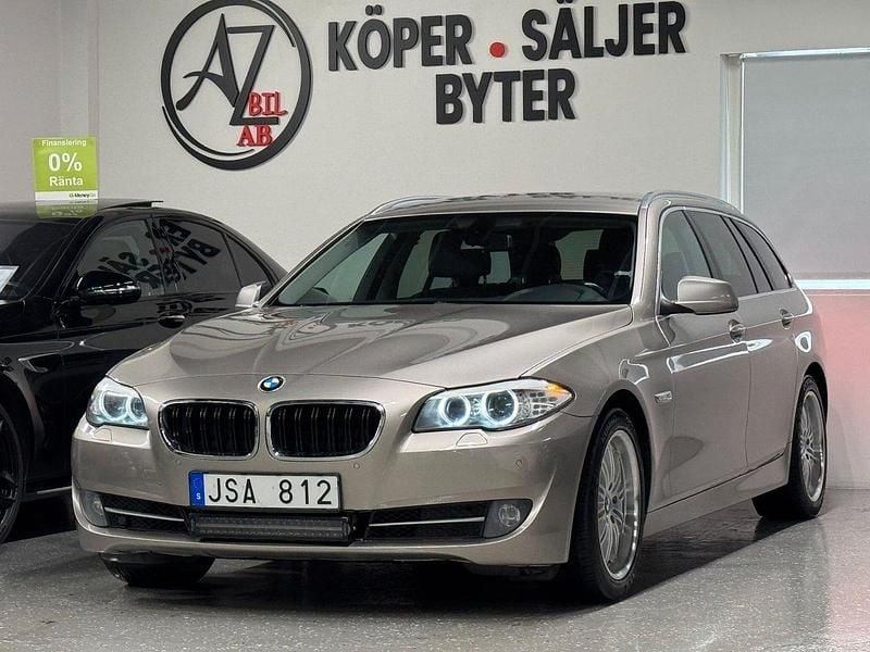 Silver Begagnad 2011 BMW 520 Kombi | 124 900 kr (Marknadspris) - Bild 1/4