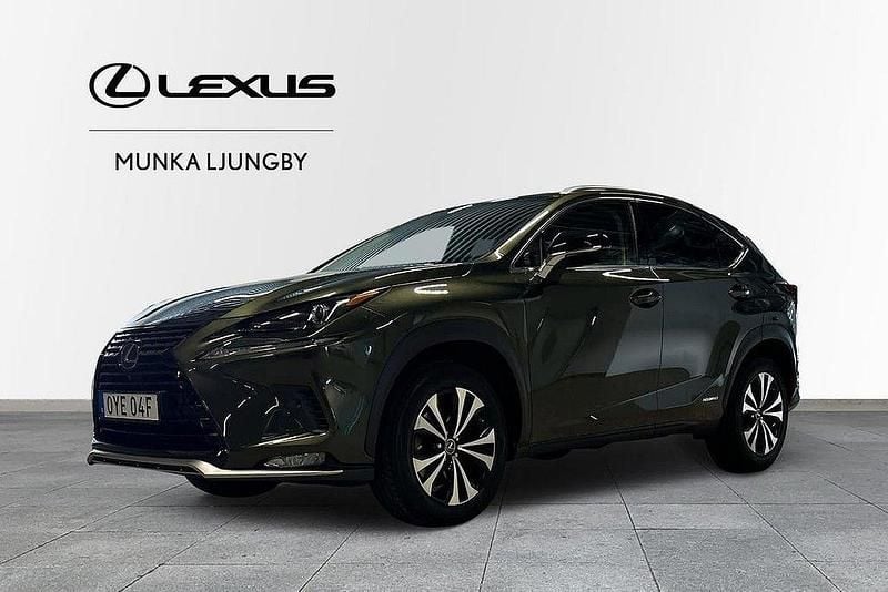 Grön Begagnad 2020 Lexus NX300h SUV | 349 900 kr (Marknadspris) - Bild 1/4