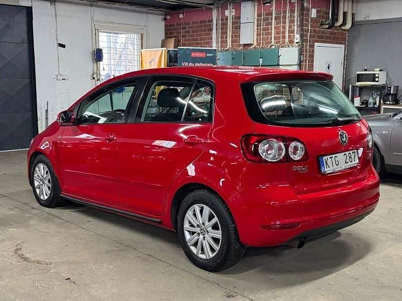 Begagnad VW Golf Plus Cross 105 HK (77 kW) 2011 Röd Minibuss